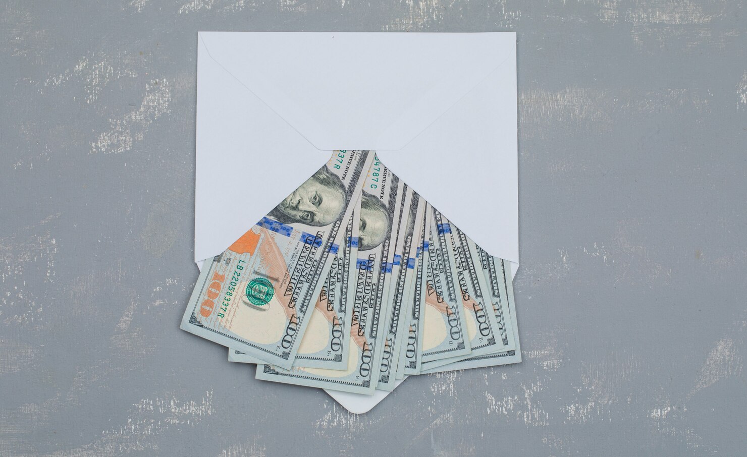 dolary v obálce